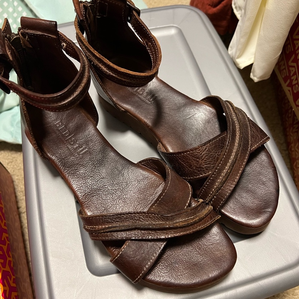 Dark brown Bed Stu sandals.